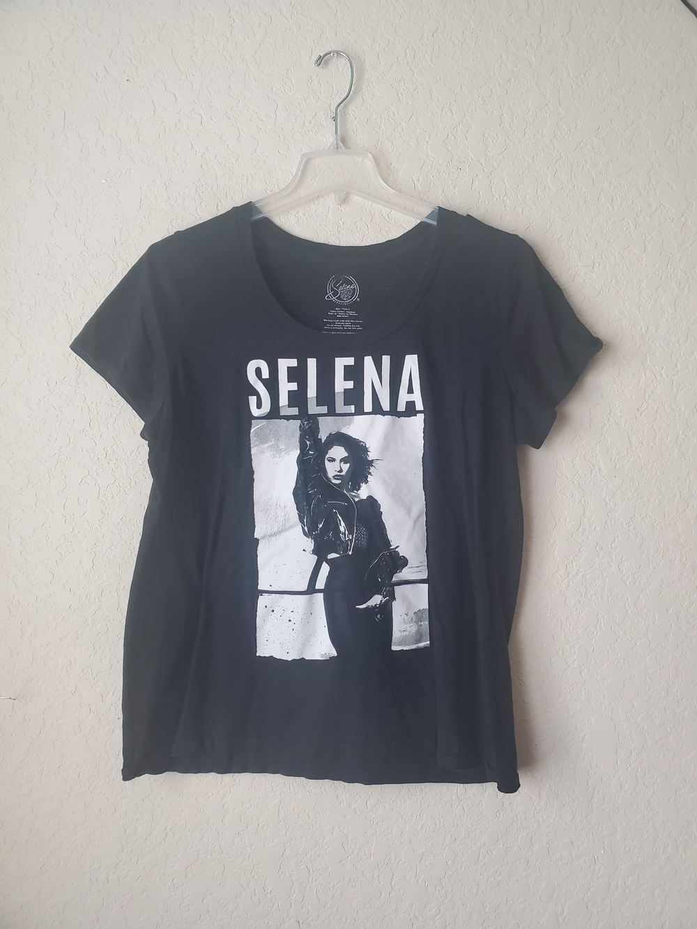 Torrid Official Selena Quintanilla Graphic Tee Size 2X Plus Black Band T-Shirt
